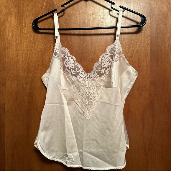 Maidenform | Intimates & Sleepwear | Vintage Chantilly Maidenform Slip ...